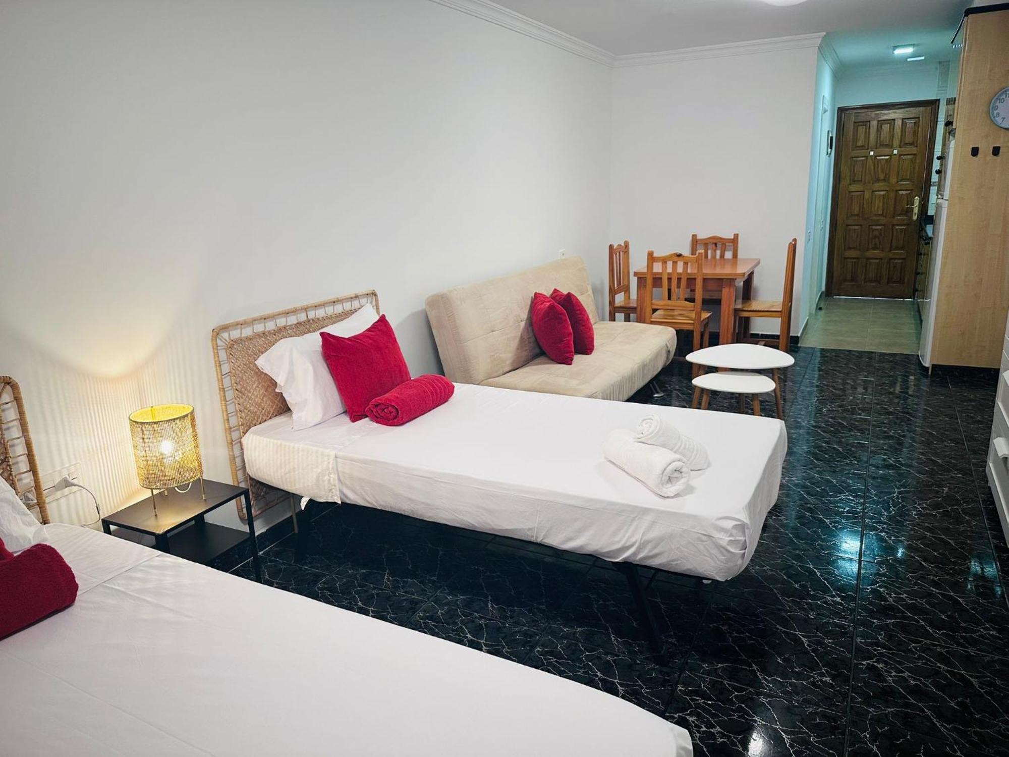 Cozy 2-Bed & Sofa-Bed Studio In Los Cristianos Los Cristianos  Exterior photo